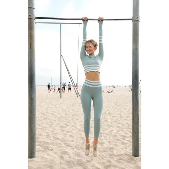 FP Mid-Rise 7/8 Length Seamless Triumph Legging - Picture 4 of 4